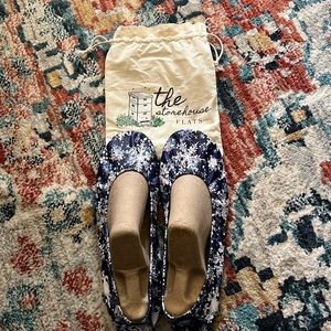The Storehouse Flats Snowflakes Sz 10 New(bag included)